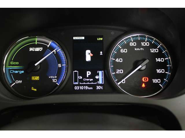 Mitsubishi Outlander PHEV 10