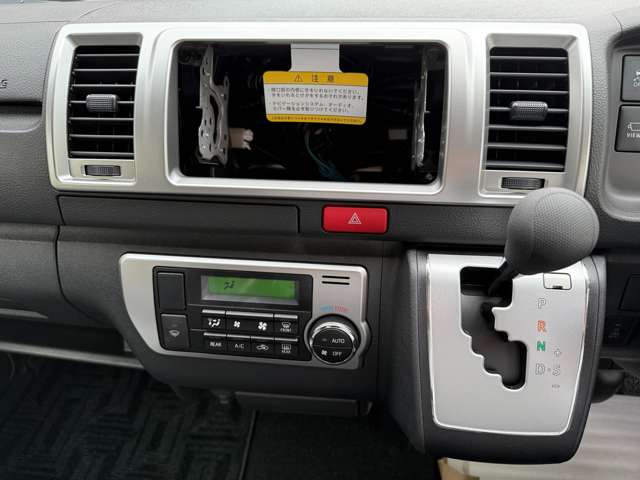 Toyota Hiace Van 12
