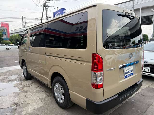 Toyota Hiace Van 4