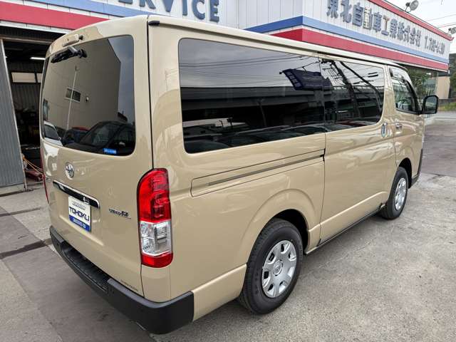 Toyota Hiace Van 6