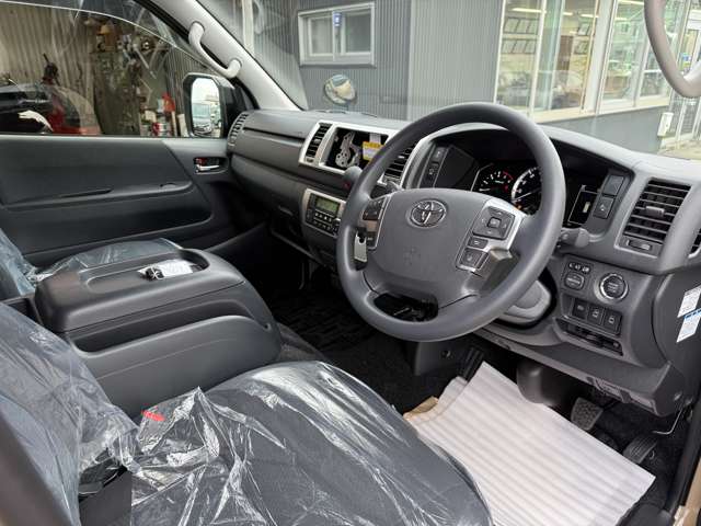 Toyota Hiace Van 7