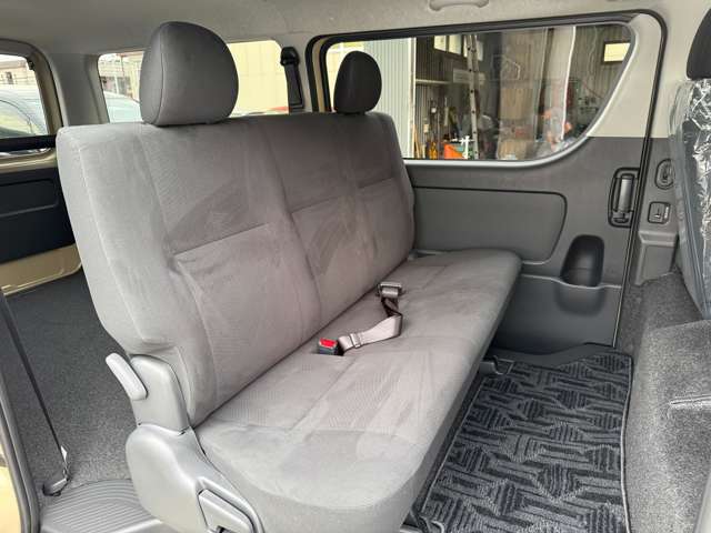 Toyota Hiace Van 8