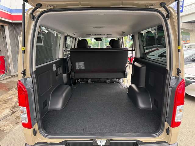 Toyota Hiace Van 9