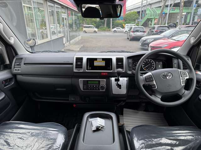 Toyota Hiace Van 10