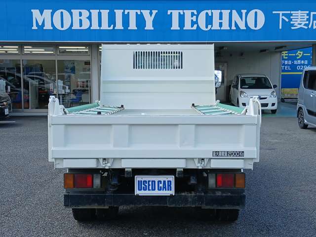Isuzu Elf 8