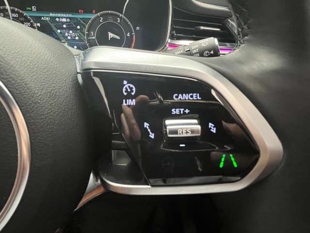 Jaguar F-Pace 12
