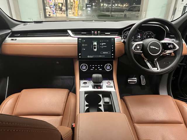 Jaguar F-Pace 3