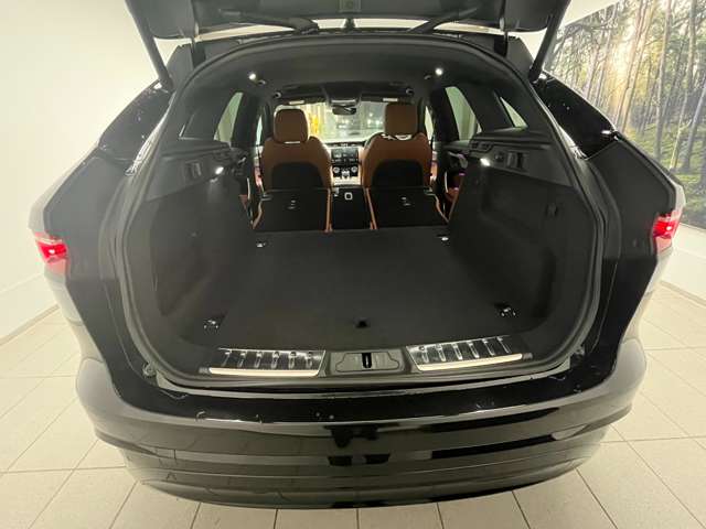 Jaguar F-Pace 8