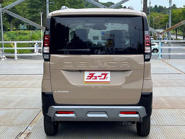 Mitsubishi Delica Mini 6