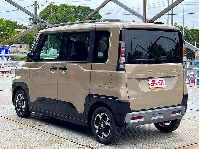 Mitsubishi Delica Mini 7