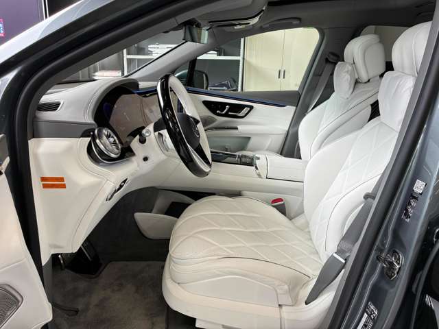 Mercedes-Benz EQS SUV 12