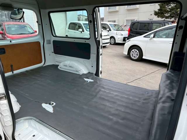 Nissan Vanette 12