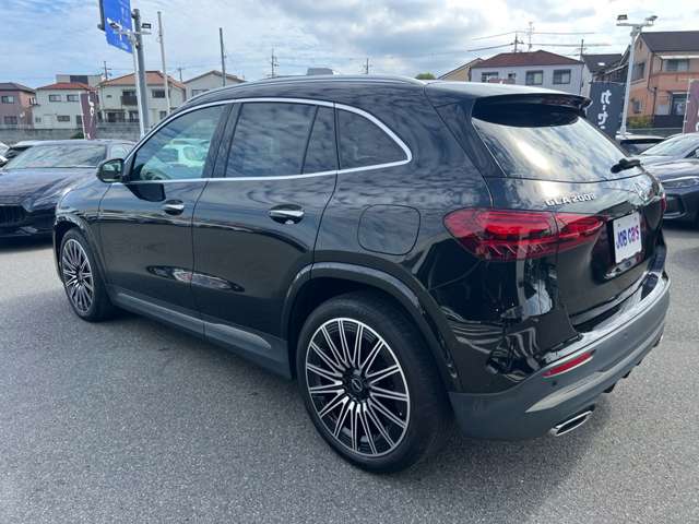 Mercedes-Benz GLA-Class 11