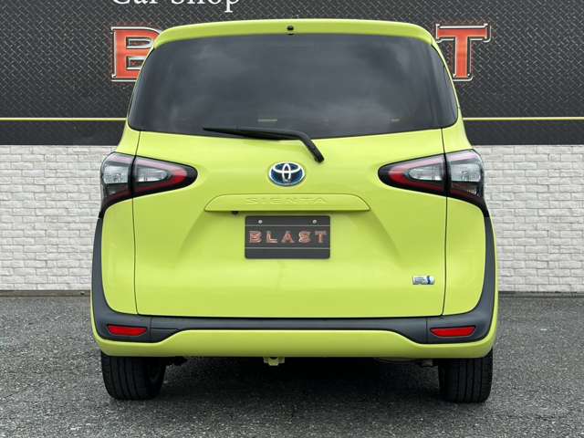 Toyota Sienta 11