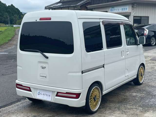 Daihatsu Hijet Cargo 12