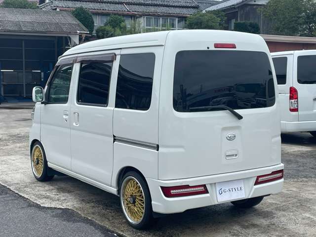 Daihatsu Hijet Cargo 10