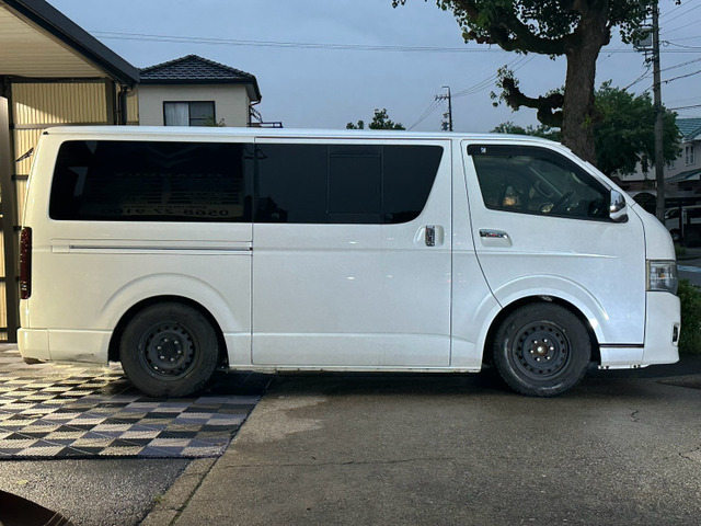 Toyota Hiace Van 12