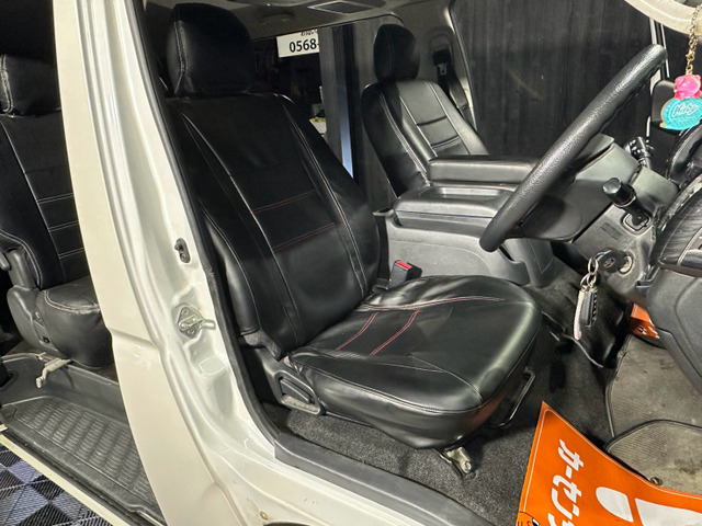 Toyota Hiace Van 6