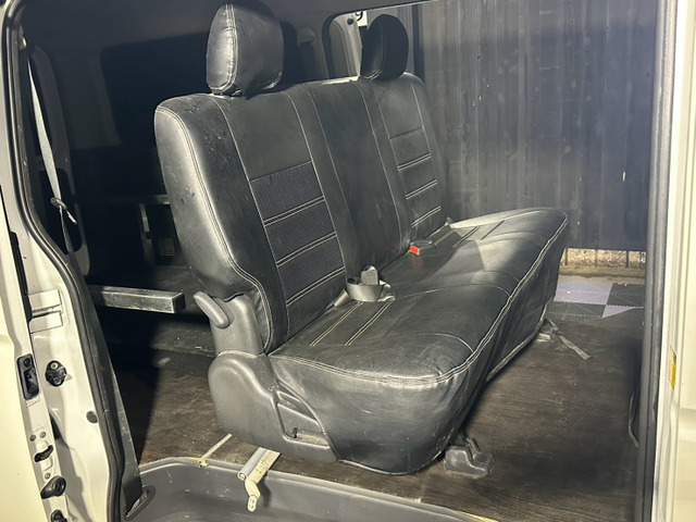 Toyota Hiace Van 7