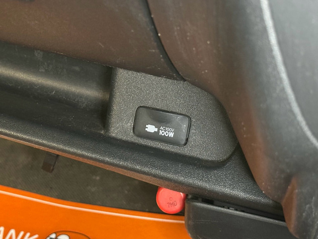 Toyota Hiace Van 8