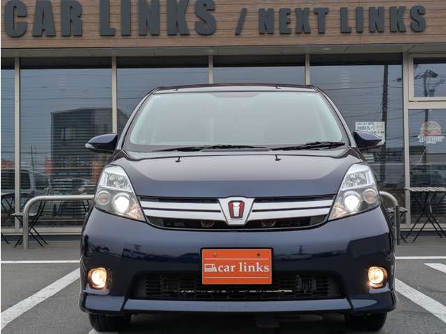 Toyota Isis 11