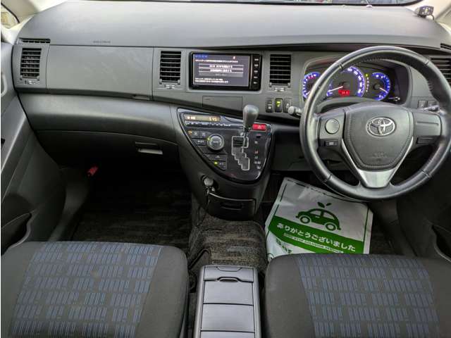 Toyota Isis 3