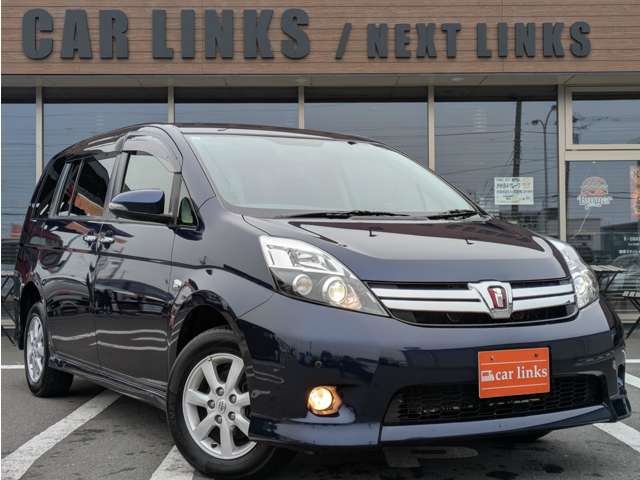 Toyota Isis 4