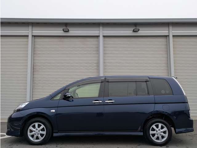 Toyota Isis 9