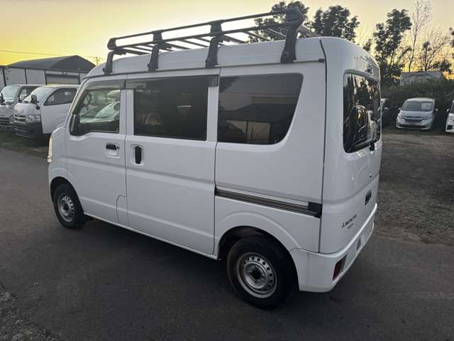 Mitsubishi Minicab Van 7