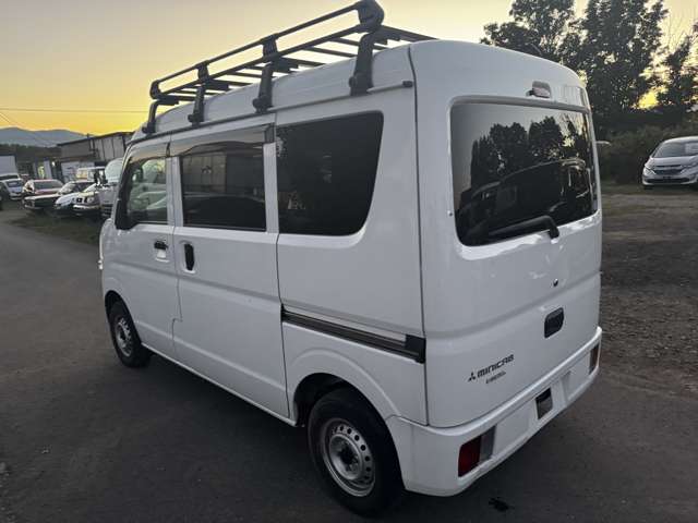 Mitsubishi Minicab Van 8