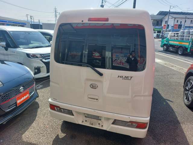 Daihatsu Hijet Cargo 4