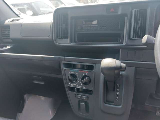 Daihatsu Hijet Cargo 9