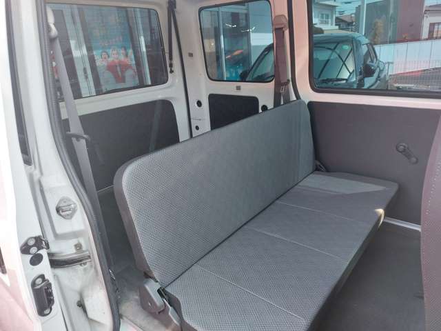 Daihatsu Hijet Cargo 10