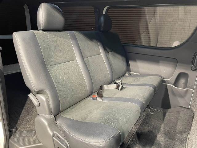 Toyota Hiace Van 12
