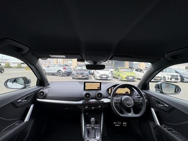 Audi SQ2 6