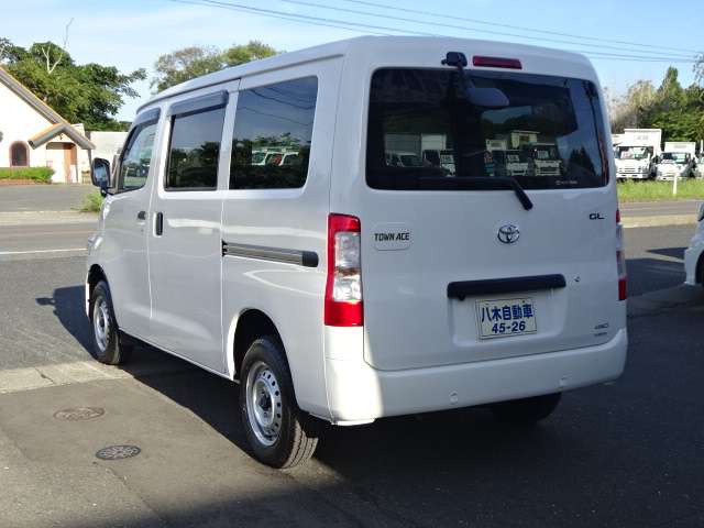 Toyota Town Ace Van 8