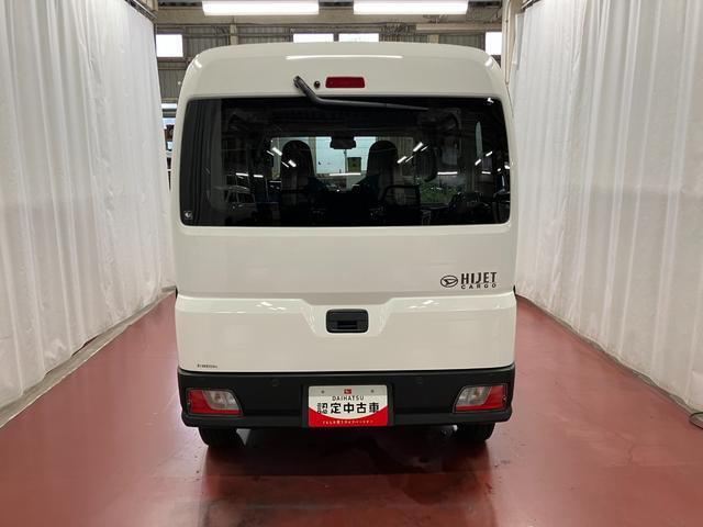 Daihatsu Hijet Cargo 6