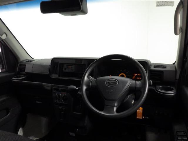 Daihatsu Hijet Cargo 4