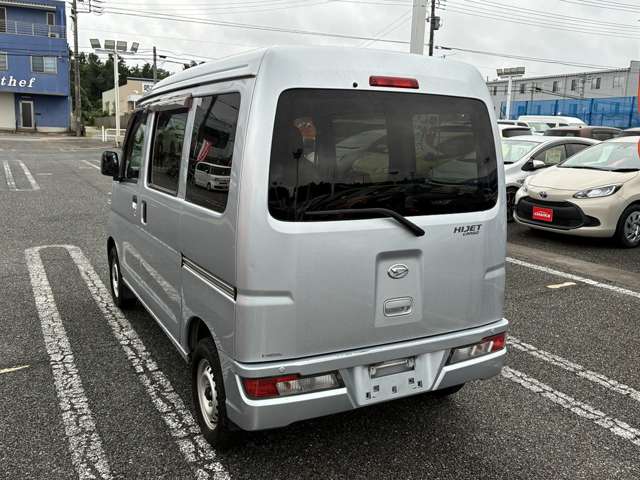 Daihatsu Hijet Cargo 12