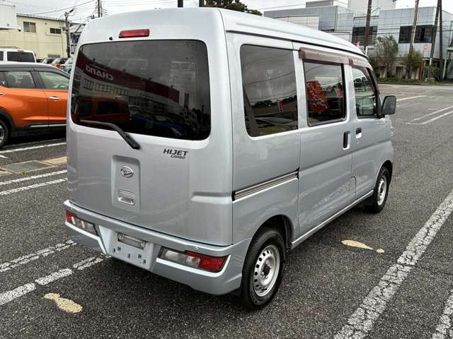 Daihatsu Hijet Cargo 10