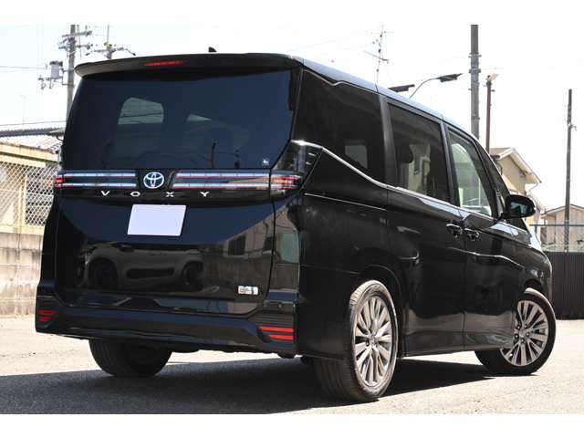 Toyota Voxy 3