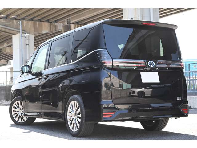 Toyota Voxy 4