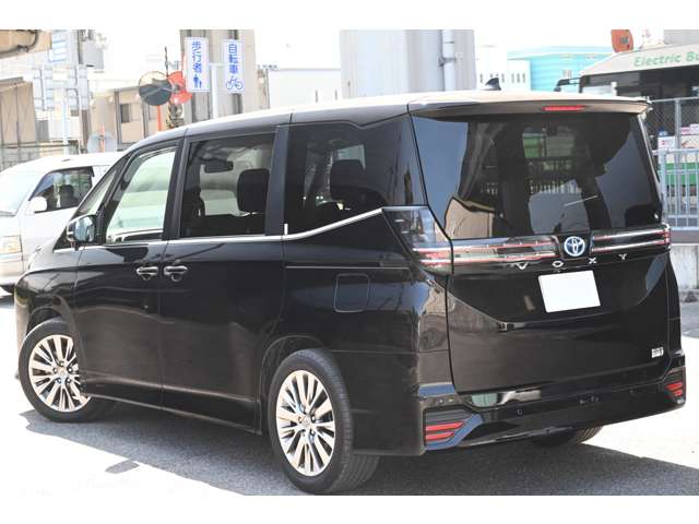 Toyota Voxy 8
