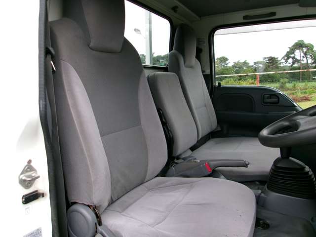 Isuzu Elf 12