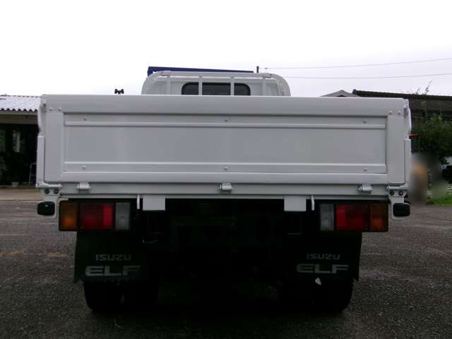 Isuzu Elf 4