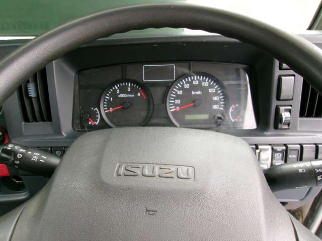 Isuzu Elf 7