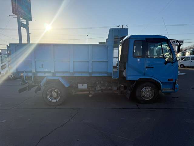 UD Trucks Condor 9