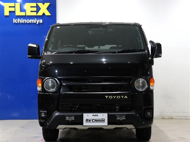 Toyota Hiace Van 12