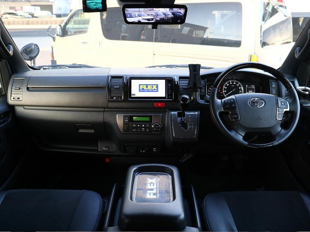 Toyota Hiace Van 3