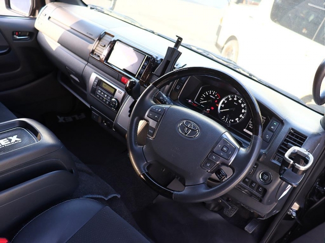 Toyota Hiace Van 4